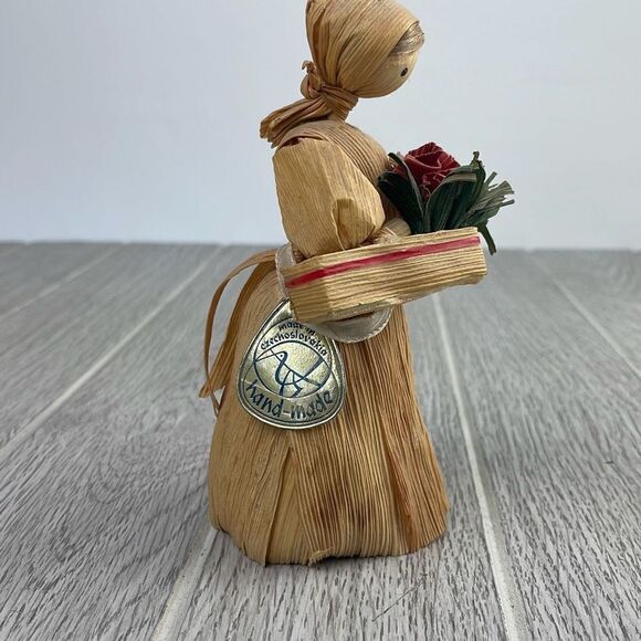 Handmade Corn Husk Doll w/ Holding Basket. Vintage. - Picture 4 of 9